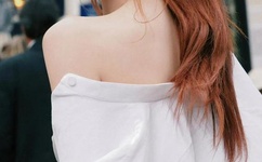 美女露出尿口让男生爽痛